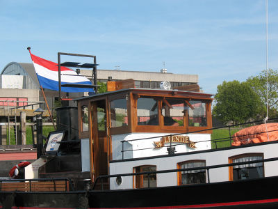 Leentje stuurhut en machinekameringang.jpg