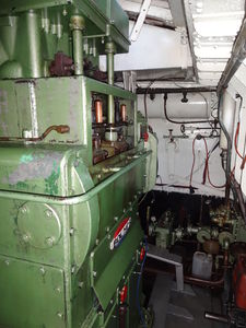 Sleepboot Bolnes machinekamer.jpg